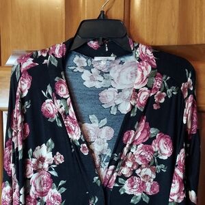 •➕️ Maurices Elegant Black Cardigan with Pink Floral Design and Front Pockets